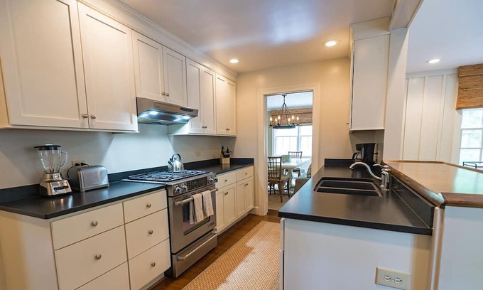 Lewis Mountain Haus | Cameron House Ext. Stay - Close to UVA!