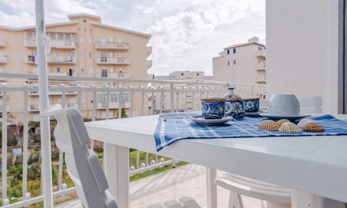 Porto Empedocle Wohnung | Holiday Home 'Nautilus' with Sea View, Wi-Fi and Air Conditioning