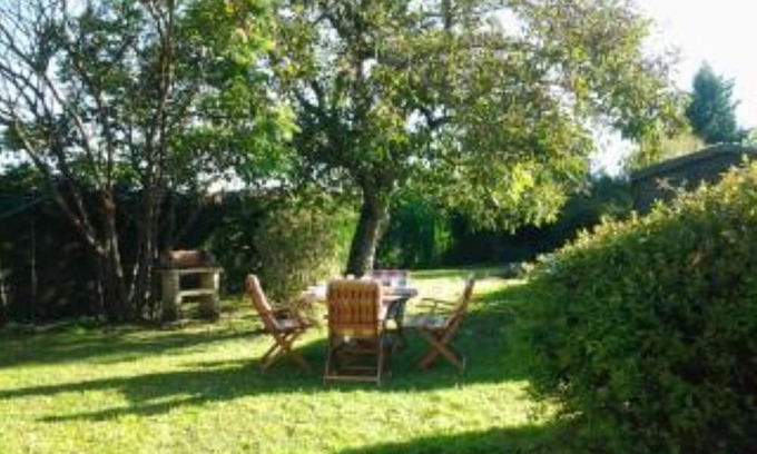 La Chapelle-Themer Hütte | Le Chevrefeuille Pretty, countryside cottage with large private gardens.
