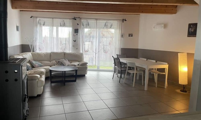 Montluel Haus | Maison Mitoyenne à la Campagne. 3 Chambres. Proche Sortie A46, A432 les Echets