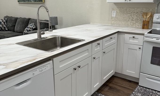 Englewood East Haus | Tropical 3 bedroom10 min to Englewood beach