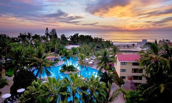 Costa Azul Resort | Spacious 1-Bedroom Suite With Kitchen and Balcony