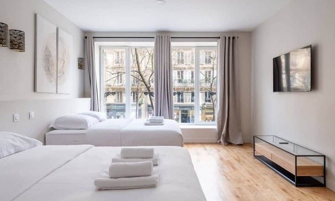 Quartier de la Goutte-d'Or Wohnung | Luxe, State of the Art Suite near Montmartre