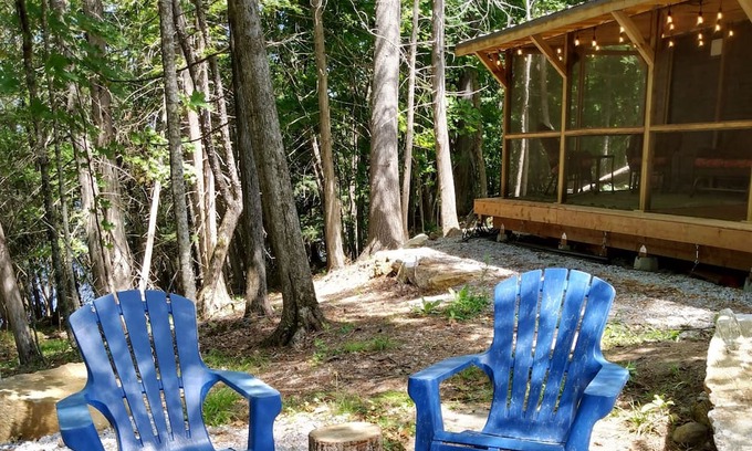Tay Valley Hütte | WaTERFRoNT TiNY HoUSe NeAR PeRth & an HouR to OttAwA - A Perfect Getaway for Two