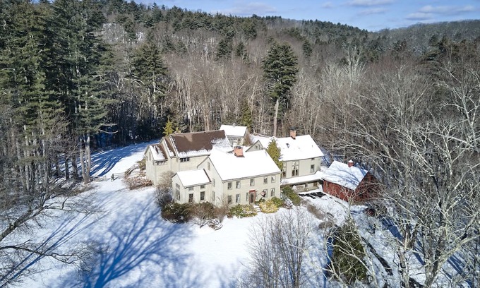 Canton Haus | Riverview 7.5K sqft Modernized Secluded Historical Family Retreat Home