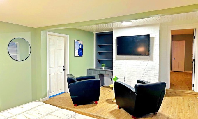 Fair Heights Haus | Cozy, Inviting Studio in Tulsa!