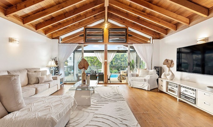 Valentine Haus | The Boat house with private jetty