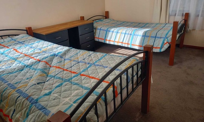 Geelong West Haus | Cosy apartment located close to shops, restaurants and Geelong CBD