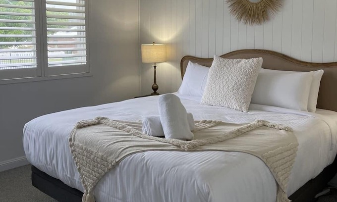 Blayney Haus | The Albion - Light & Cosy