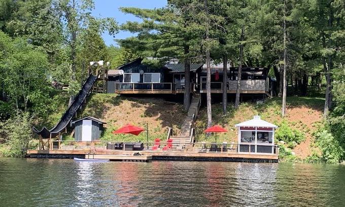 Whitewater Region Hütte | 1 hour west of Ottawa Family friendly Private Nearby amenities Sleeps up to 10
