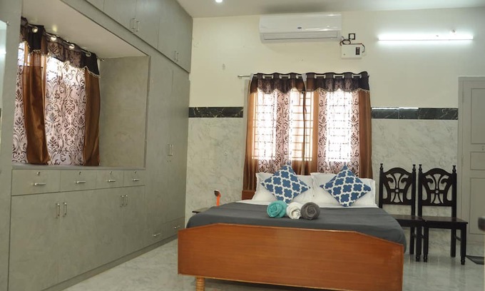 Thanjavur Haus | Roof-top stay in a new-built house in the centre of city.