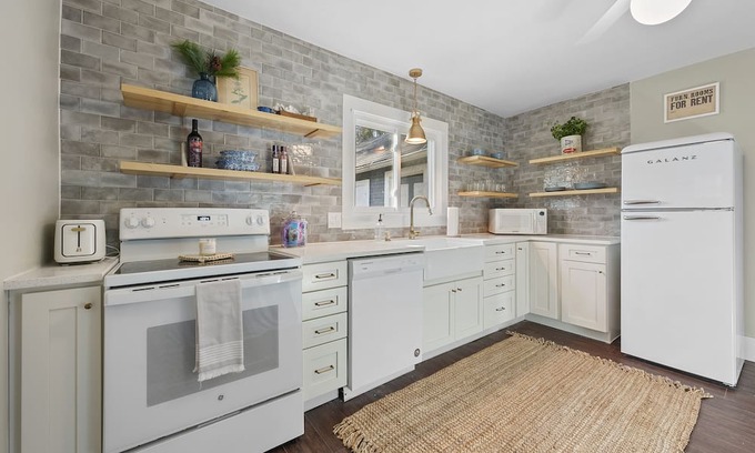 Mount Vernon Bed & Breakfast | The Bluebell Inn - 8 minutes to Kenyon, 5 minutes to MVNU. Gracious Hospitality.