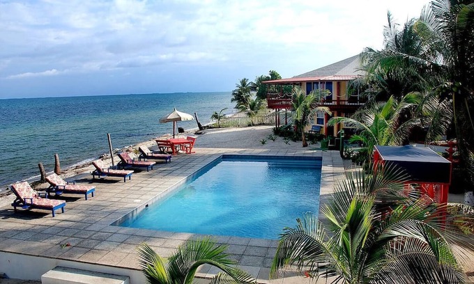 Placencia Wohnung | Nautical Inn 1-Spacious Bungalow on the Beach-Pool