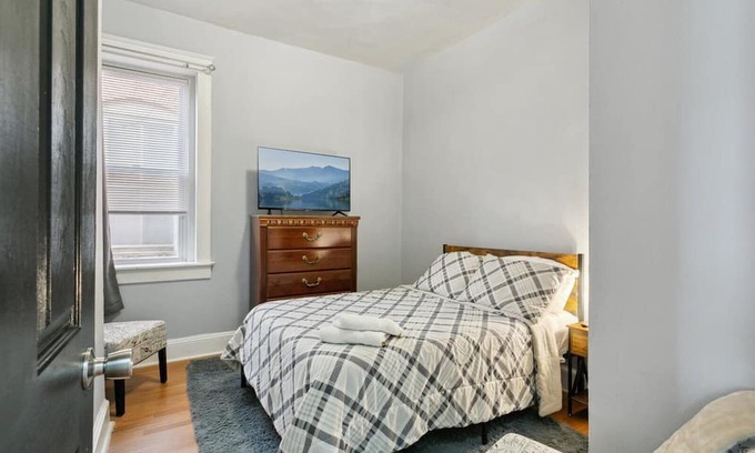Central Newport News Wohnung | This duplex is a 1 bedroom(s), 1 bathrooms, located in Newport News, VA.