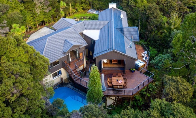 Albany Heights Wohnung | Secluded forest retreat -3min to Albany - incl pool and large patios