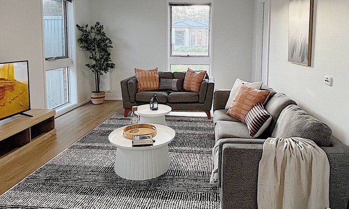 Kaleen Haus | Stylish, Comfy Family Home & Pet Friendly with Large Garden