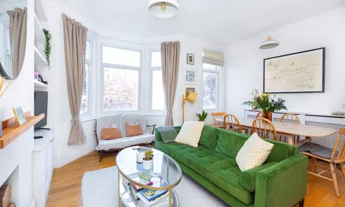 Hoe Street Wohnung | Vibrant 2BR Flat in Walthamstow, 5 min to Tube