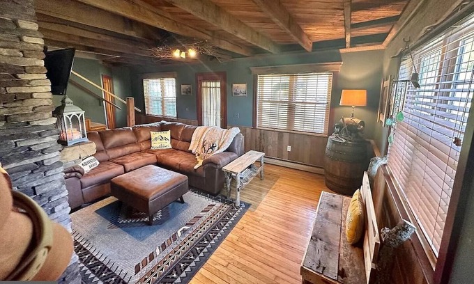 Riverton Haus | Beautiful Farm House on the Potomac River