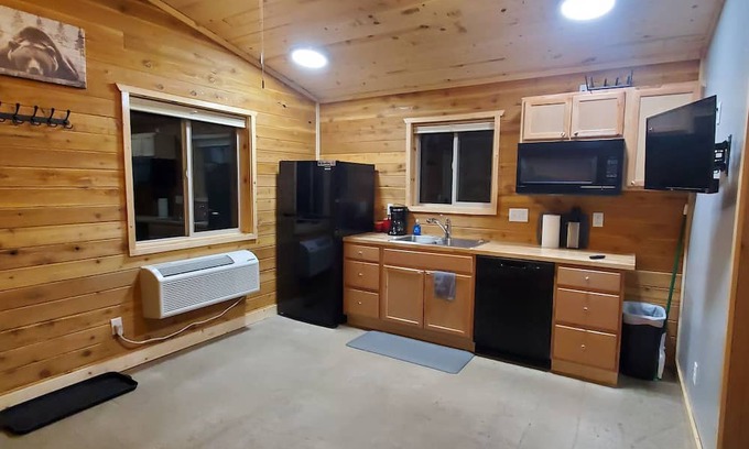 Rea Kabine | Hardrock 50 - # 13 Rustic cabin retreat in the heart of adventure country.