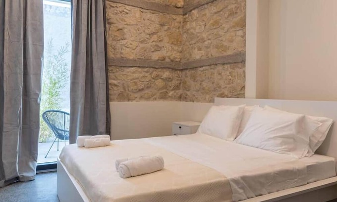 Agii Theodori Haus | Neptune's Nook Summa