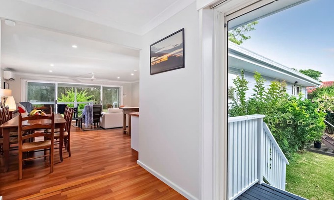 Dora Creek Haus | Spacious Waterfront Delight with Free Wifi. Spend some Lazy Dayz at Dora Creek