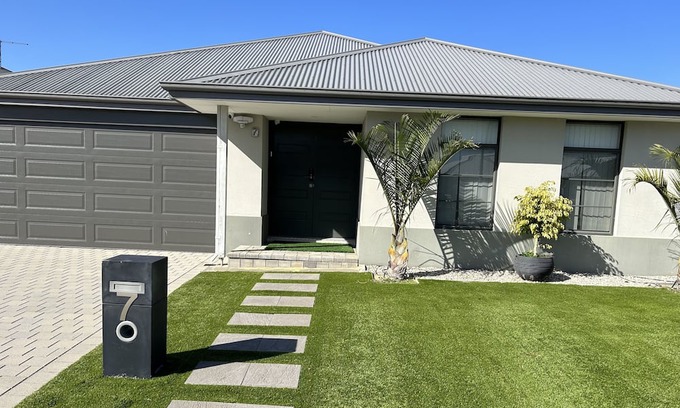 Ellenbrook Haus | House at the back of the Vines Golf Club in Swan Valley region.