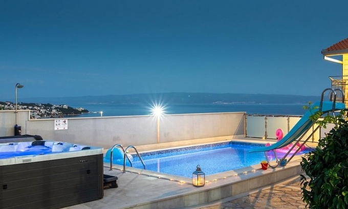 Kamen Wohnung | Three bedroom apartment with terrace and sea view Stobreč, Split (A-21990-a)