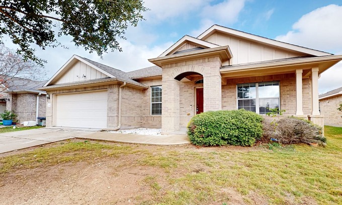 Speyside Haus | Northeast Austin home with enclosed yard, single-story interior, AC, & W/D