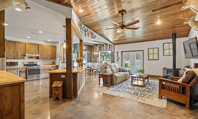 Harper Haus | Modern ranch retreat with rustic charm, Ping-Pong, BBQ, W/D, & firepit