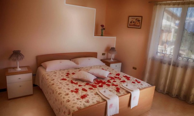 Oldesio Wohnung | Apartment 'I Fiori' with Lake View, Shared Terrace and Wi-Fi