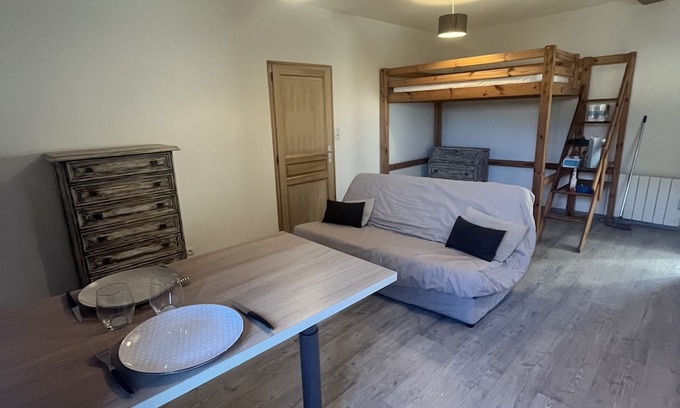 Beauvilliers Wohnung | Studio Indépendant au Calme à la Campagne Avec nos 4 Ânes sur le Pâturage