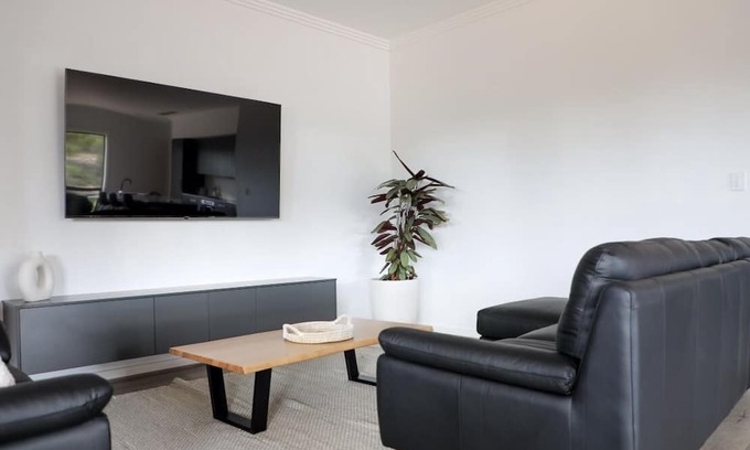 Monash Haus | The River Shack is located on the banks of the Stunning River Murray.