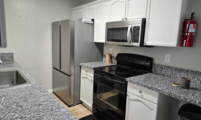 Raleigh Haus | Newly remodeled 5 BR in North -Central Memphis