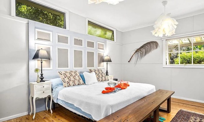 Bundeena Hütte | Stylish cottage with pool 2 minute walk to the beach.