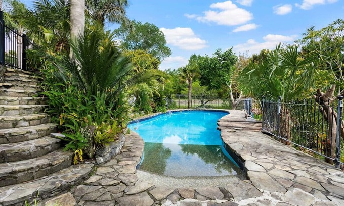 Whitford Haus | Countryside Zen Estate with Sea views and Pool