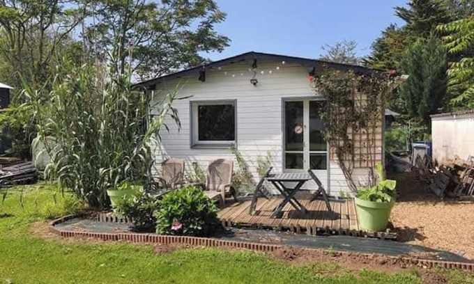 Huille Wohnung | Homerez - Beautiful studio for 3 ppl. with garden and terrace at Durtal