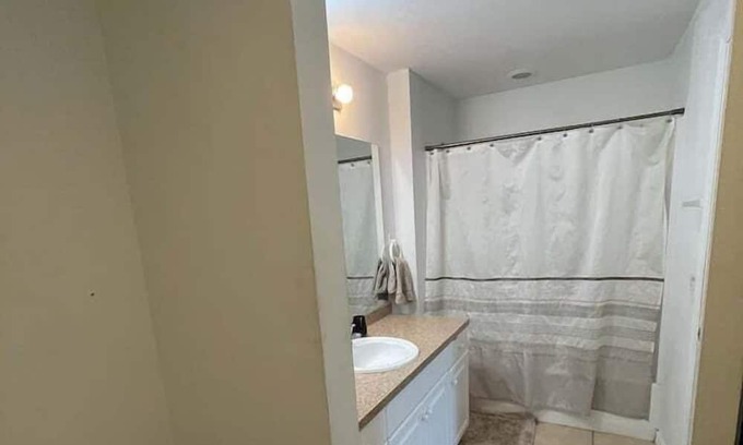 Sunshine Wohnung | 4 Bedroom 838438 by Houzlet