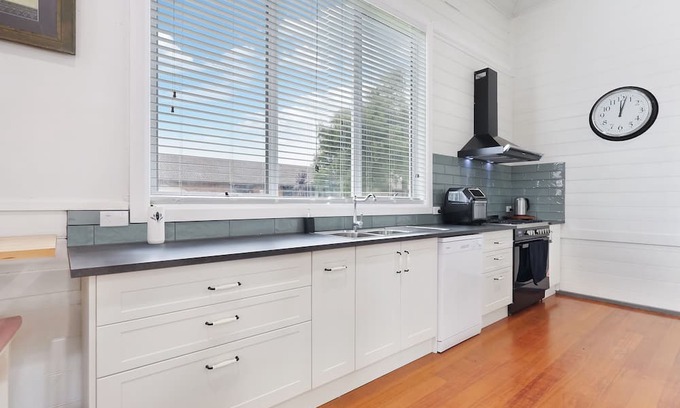 Allansford Haus | The "Old Guide Hall" - PET FRIENDLY