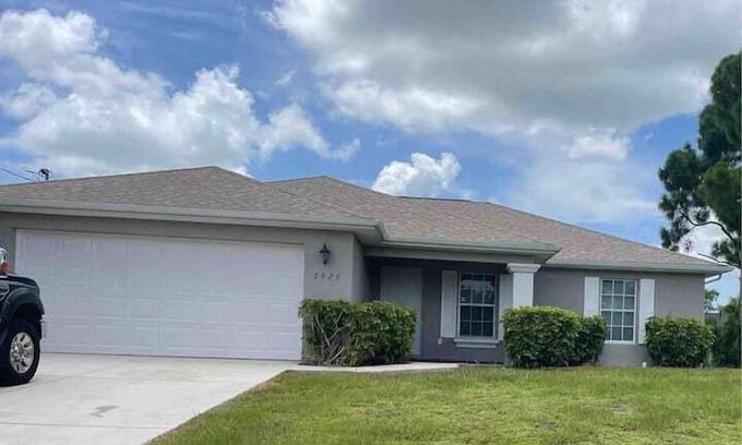 Sunshine Wohnung | 4 Bedroom 831377 by Houzlet