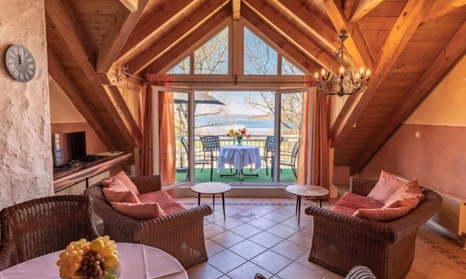 Herrsching am Ammersee Wohnung | Apartment 'Fewo Seeblick Herrsching' with Lake View, Balcony and Wi-Fi