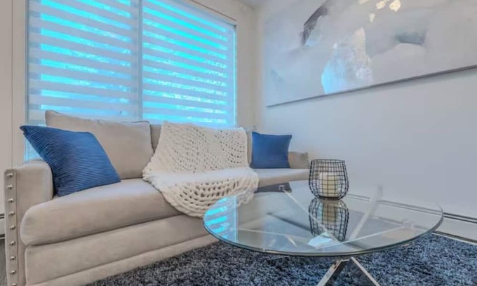 Mission District Wohnung | YYC 1BR Gem | Central Location + Fast WI-FI