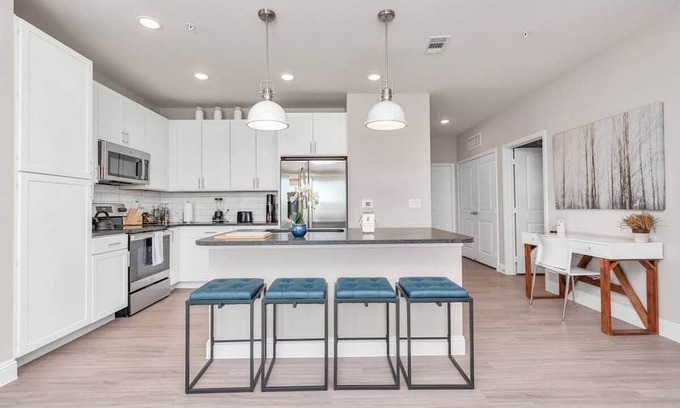 Clear Lake Shores Wohnung | The Coastal Breeze near Kemah Boardwalk and NASA