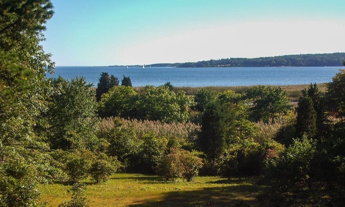 Wareham Haus | Secluded Bayview Retreat: Your Private Haven in Conservation Forest