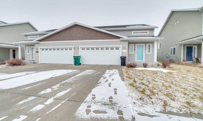 West Fargo Haus | Pet-Friendly North Dakota Escape w/ Fenced-In Yard