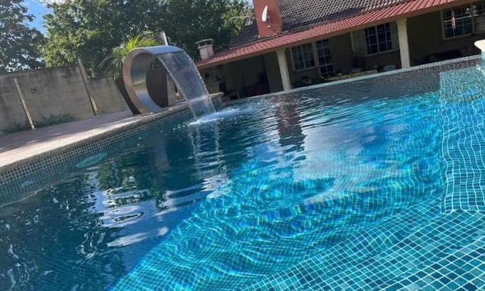 Poio Haus | La Casa de las Ranas: Jardín, Piscina y Barbacoa