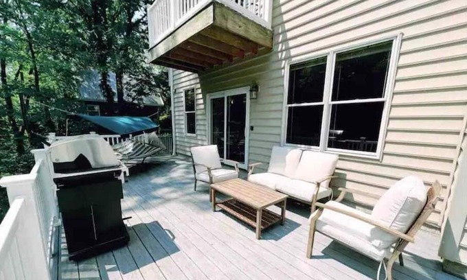 Millersport Haus | The Bitter End Inn at Buckeye Lake. Millersport, Ohio