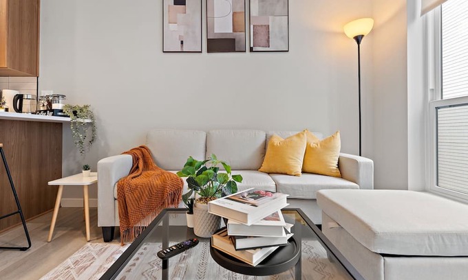 St. Anthony West Wohnung | 2BR with Gym, Rooftop & Free Street Parking by UMN, Pet Friendly
