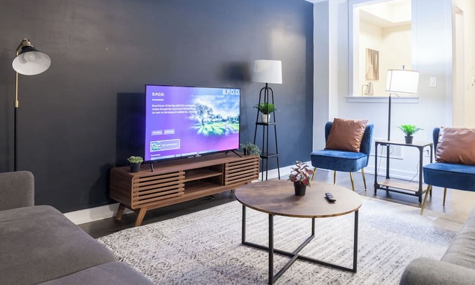 Caledonia Haus | Be the first to stay in our brand new house, minutes away from Hamilton International Airport