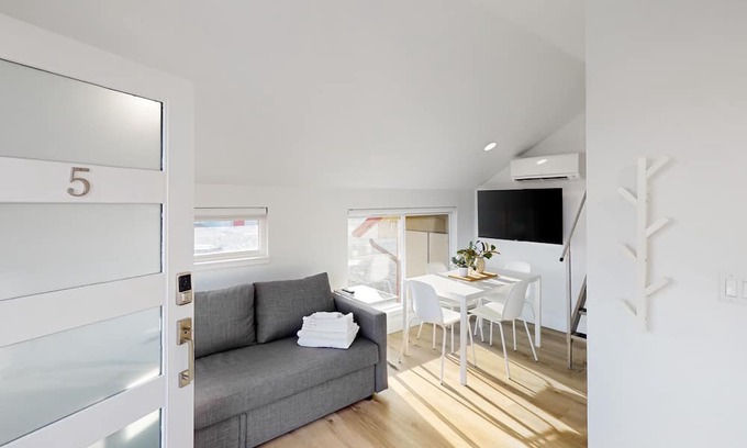 Soap Lake Wohnung | Updated retreat with kitchenette, on-site laundry, private patio, & central AC