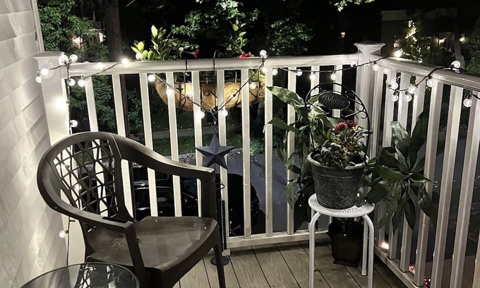 Wallingford Center Wohnung | New England Charm is all around this Victorian Home. Choate Parents’ welcome!